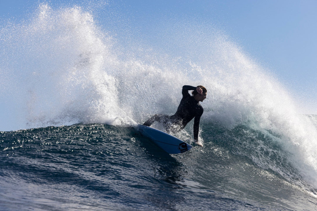 How a Properly Fitting Men’s Wetsuit Improves Your Surfing Performance